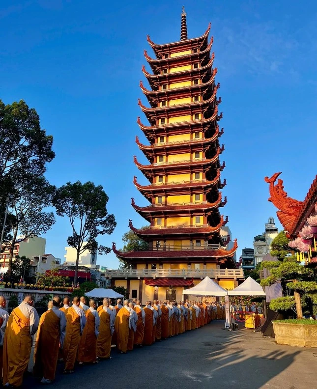 xa-loi-trai-tim-bo-tat-thich-quang-duc2.jpg