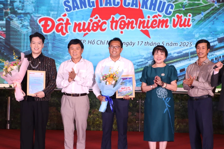 dat-nuoc-tron-niem-vui5.JPG