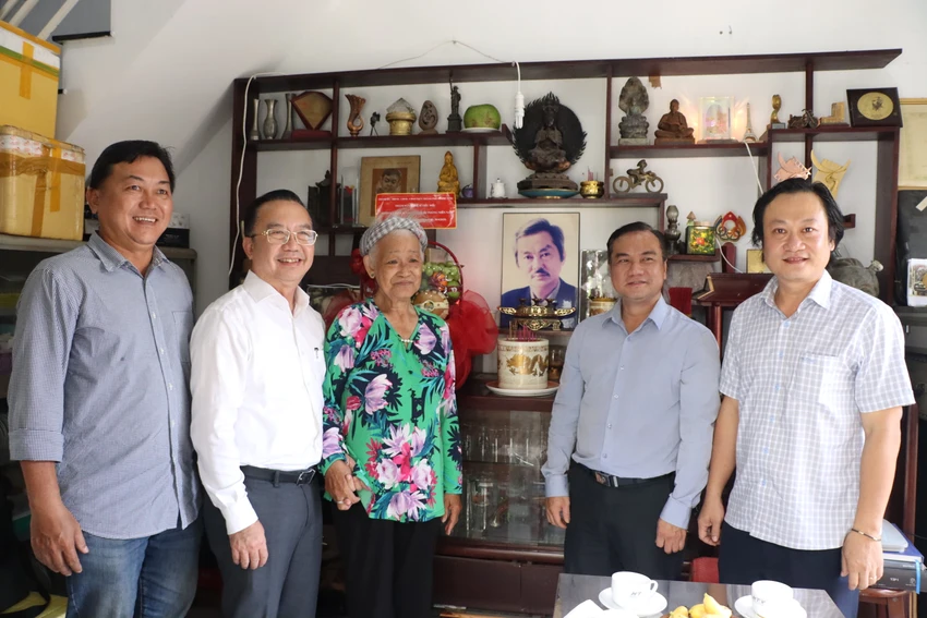 Họa sĩ Đặng Ái Việt