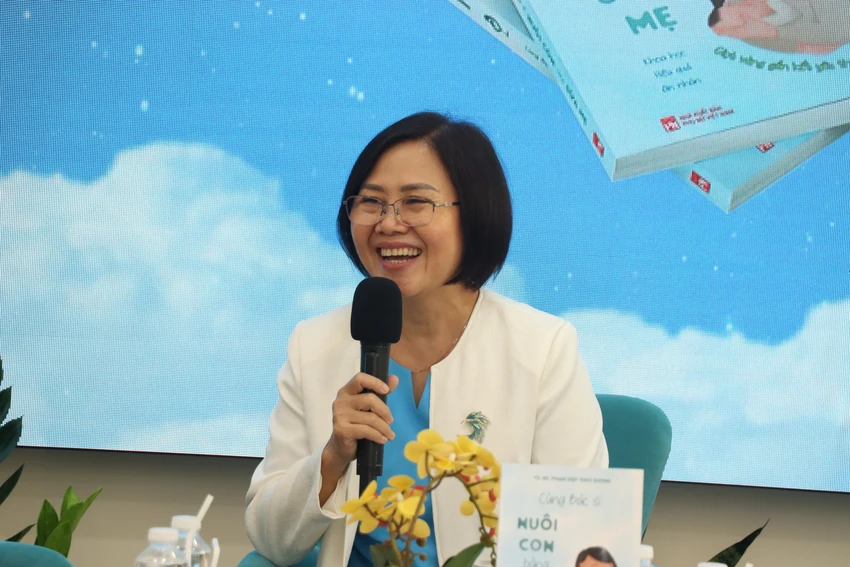 cung-bac-si-nuoi-con-bang-sua-me1.JPG