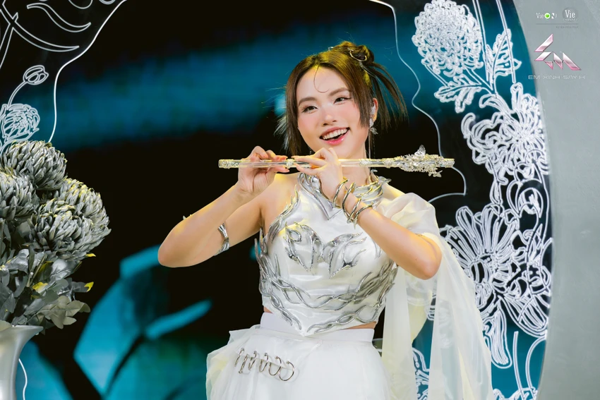 em-xinh-say-hi1.jpg