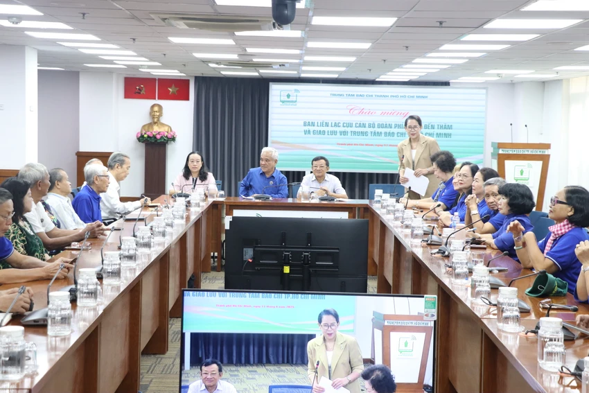 ban-lien-lac-cuu-can-bo-doan-thanh-nien-viet-nam-phia-nam.JPG
