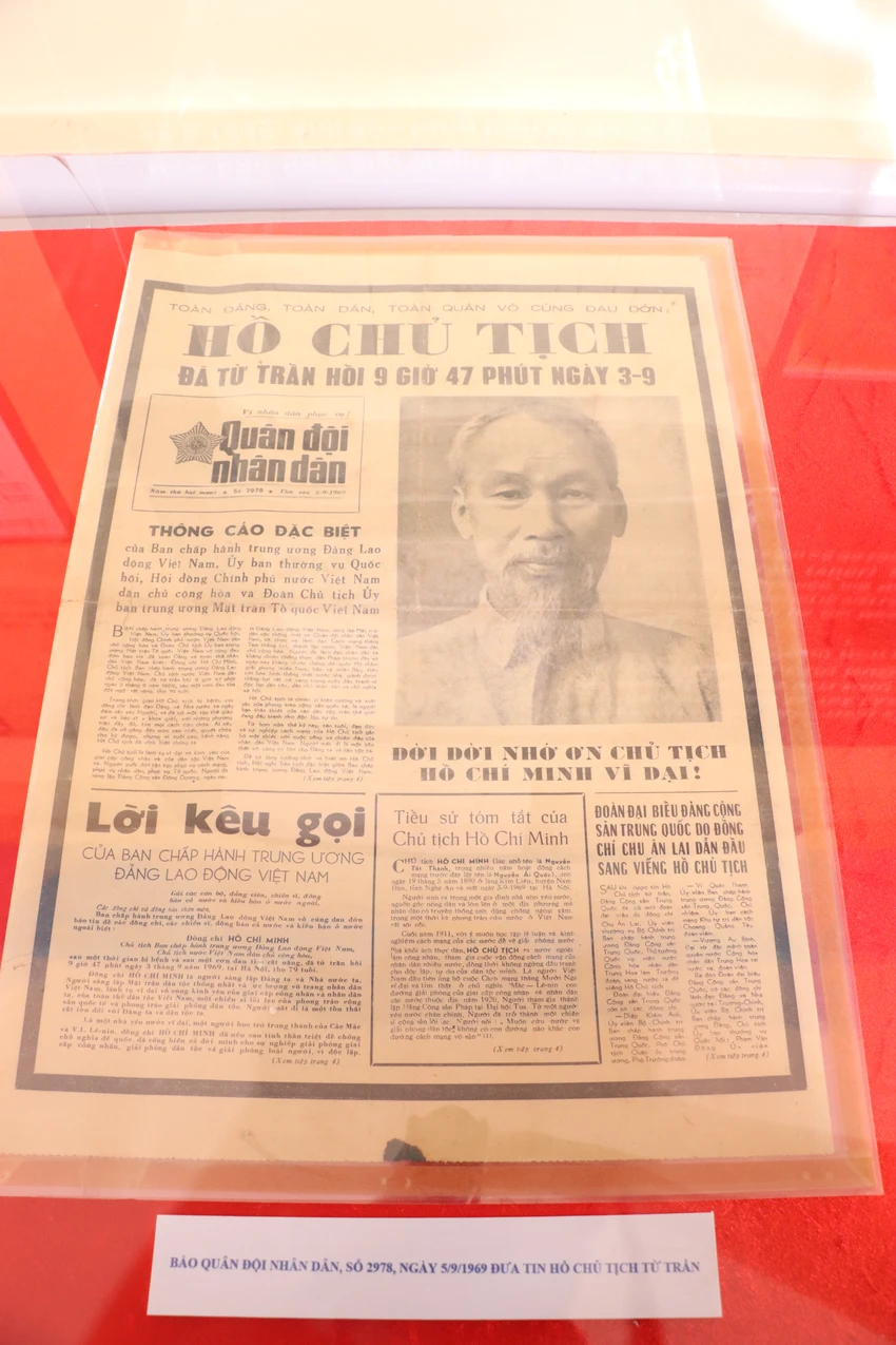 chu-tich-ho-chi-minh1.JPG