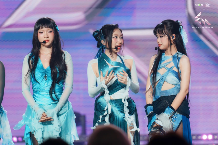 em-xinh-say-hi11.jpg