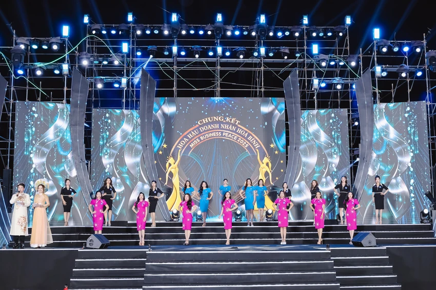 hoa-hau-doanh-nhan-hoa-binh13.JPG