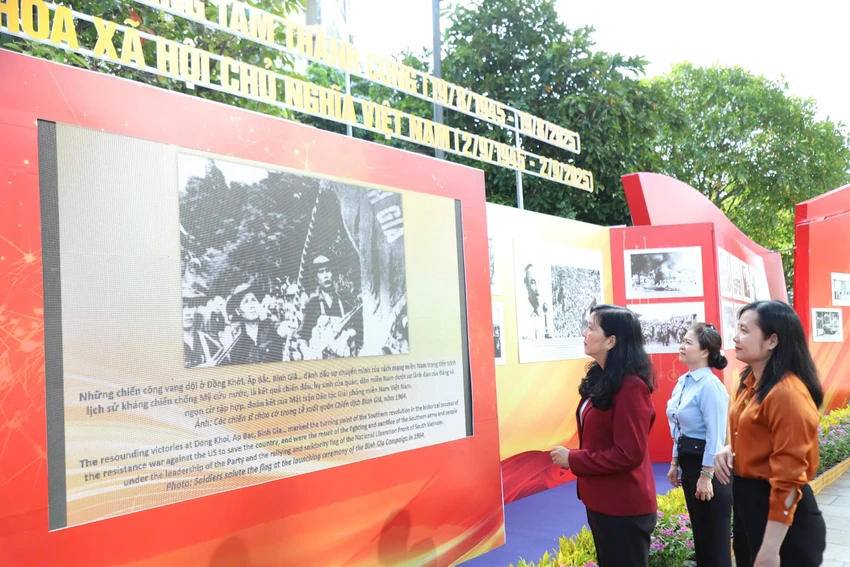 80-nam-cach-mang-thang-tam2.jpg