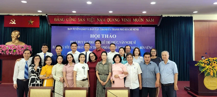 văn nghệ sĩ