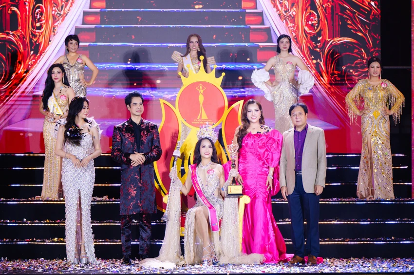 hoa-hau-doanh-nhan-huong-sac-viet-nam5.jpg