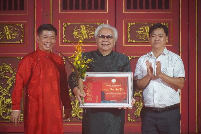 gio-to-san-khau13.jpg