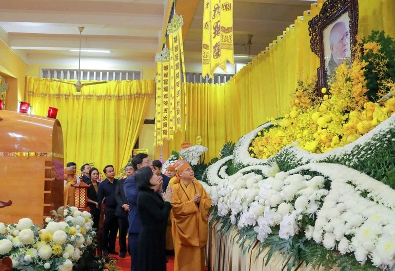 hoa-thuong-thich-tri-tinh4.jpg