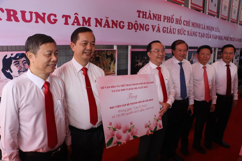 van-hoc-nghe-thuat-tp-hcm6.JPG