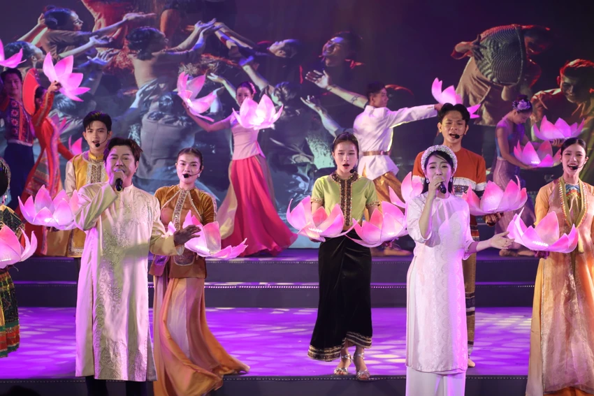 van-hoc-nghe-thuat-tp-hcm32.JPG