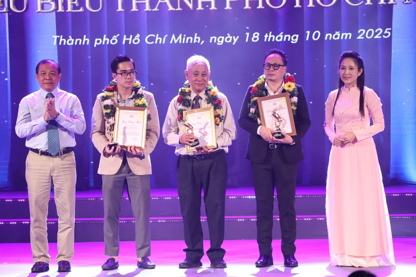 van-hoc-nghe-thuat-tp-hcm34.JPG