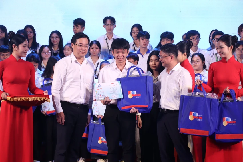 tiep-suc-den-truong2.JPG