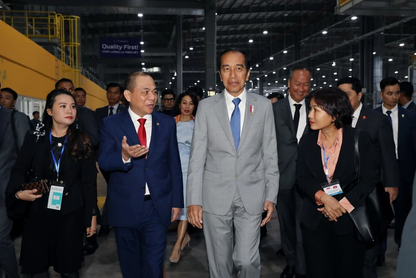 tong-thong-indonesia-tham-nha-may-vinfast-hai-phong2.jpg