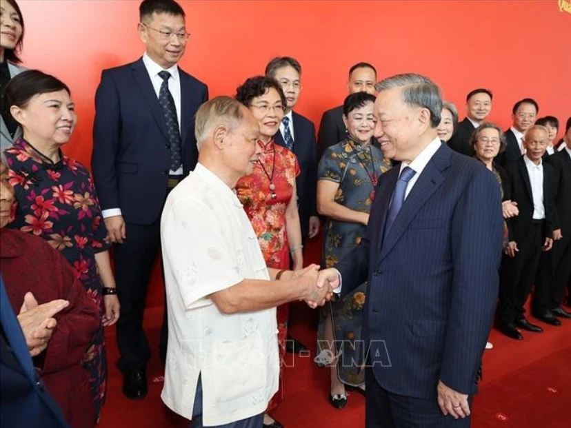 Tổng Bí thư, Chủ tịch nước Tô Lâm và các đại biểu đại diện nhân sĩ hữu nghị Trung Quốc <br>﻿Ảnh: Trí Dũng/TTXVN