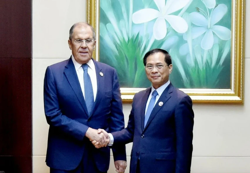 Phó Thủ tướng, Bộ trưởng Ngoại giao Bùi Thanh Sơn gặp Bộ trưởng Ngoại giao Nga