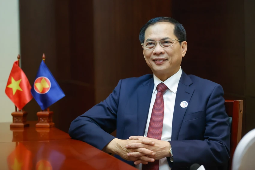 nhin-lai-hon-60-hoat-dong-trong-4-ngay-cua-thu-tuong-pham-minh-chinh-o-lao.jpg