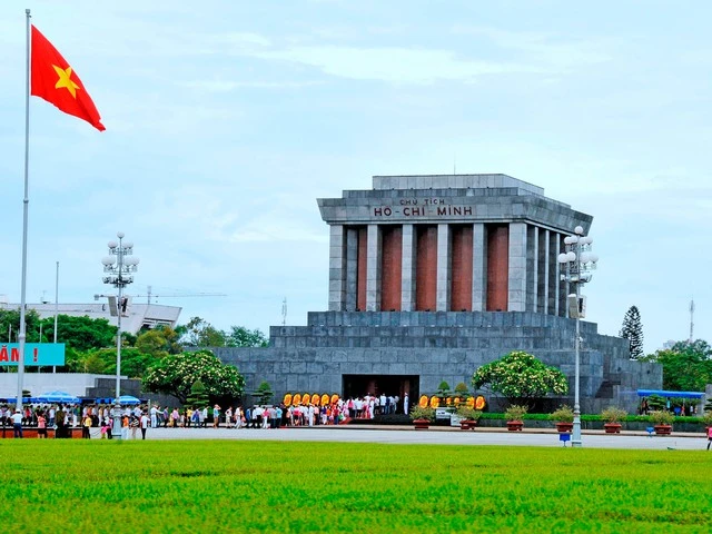 Quay phim, chụp ảnh tại khu vực cấm thuộc Khu Di tích Lăng Chủ tịch Hồ Chí Minh sẽ bị phạt đến 30 triệu đồng