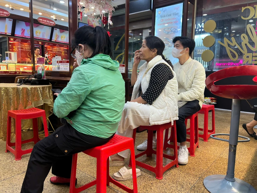 2711VangD.jpg