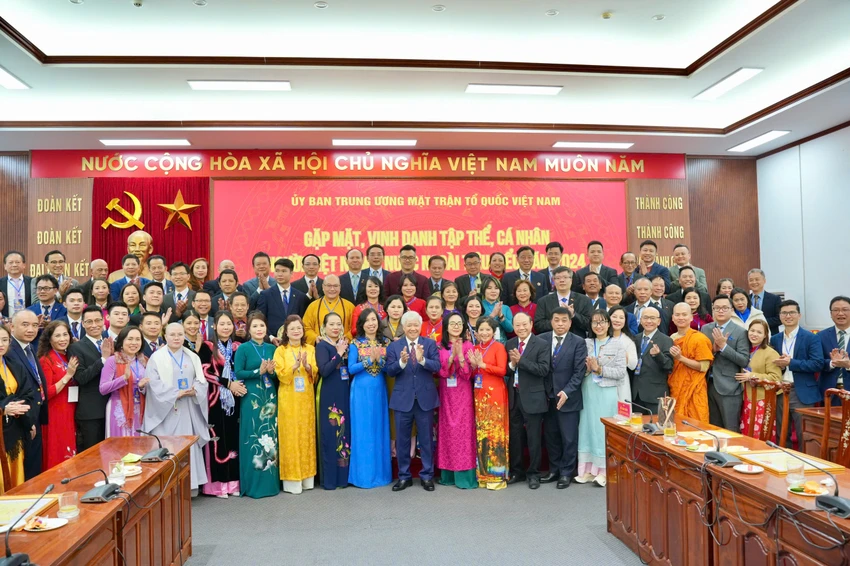 26 tập thể, cá nhân kiều bào tiêu biểu được vinh danh vì thành tích xuất sắc trong công tác cộng đồng