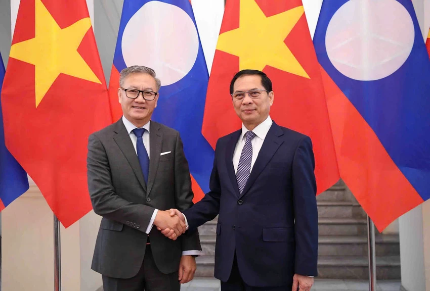 Phó Thủ tướng, Bộ trưởng Ngoại giao Bùi Thanh Sơn hội đàm với Bộ trưởng Ngoại giao Lào