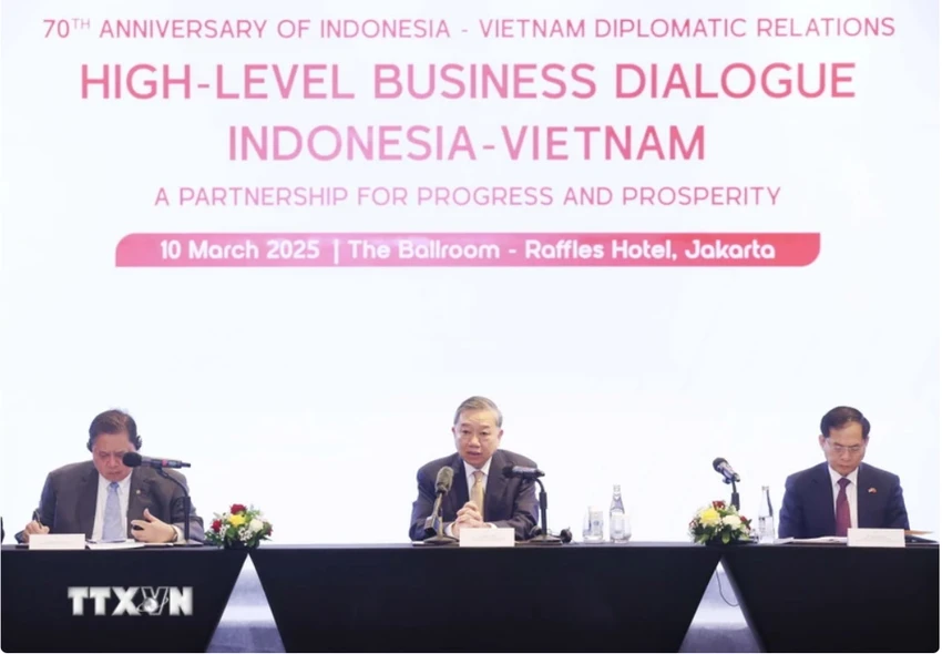 fpt-the-gioi-di-dong-va-loat-doanh-nghiep-viet-nam-ky-van-kien-hop-tac-voi-doanh-nghiep-indonesia.jpg
