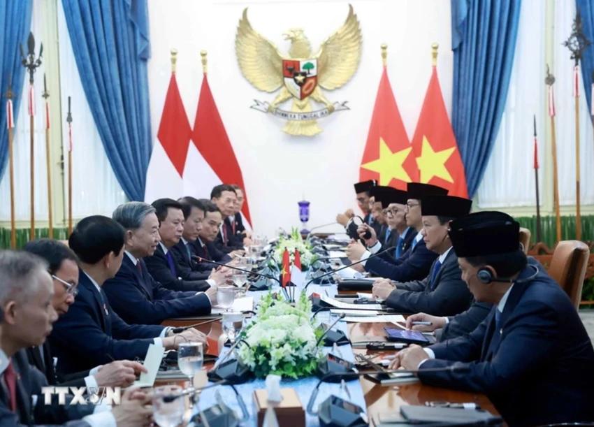 Tổng Bí thư Tô Lâm và Tổng thống Cộng hòa Indonesia, Chủ tịch Đảng Phong trào Indonesia vĩ đại (Gerindra) Prabowo Subianto hội đàm. (Ảnh: TTXVN)