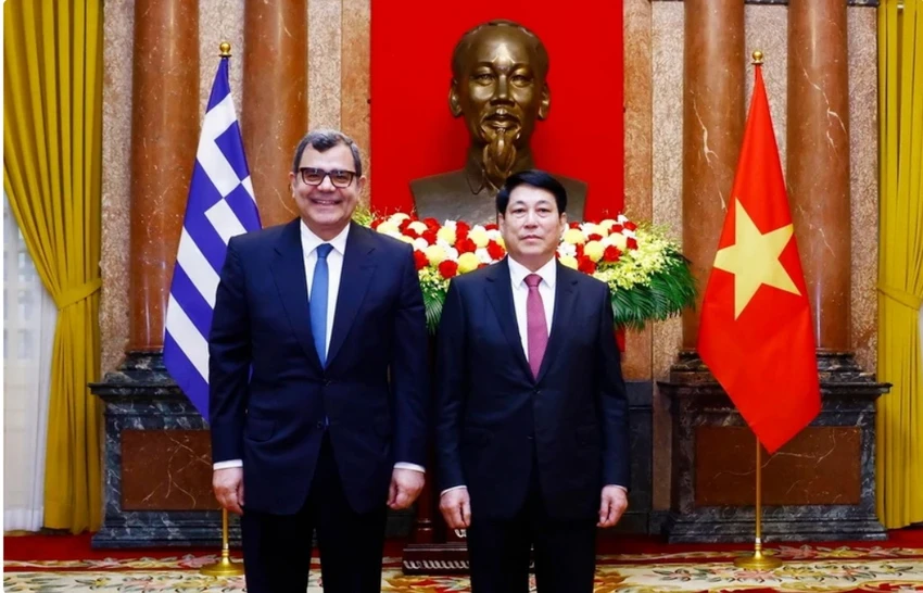 Chủ tịch nước Lương Cường tiếp Đại sứ các nước trình Quốc thư