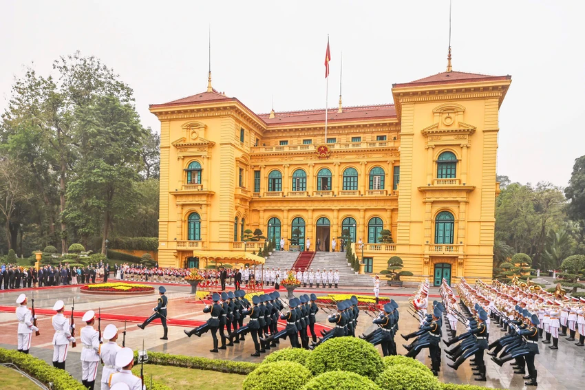 Thủ tướng Phạm Minh Chính chủ trì lễ đón Thủ tướng Singapore