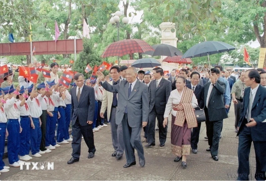 Điện chia buồn nguyên Chủ tịch Đảng, nguyên Chủ tịch nước Lào Khamtay Siphandone từ trần