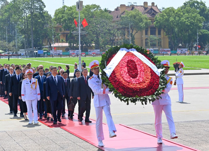 Tổng Bí thư, Chủ tịch nước Trung Quốc Tập Cận Bình vào Lăng viếng Chủ tịch Hồ Chí Minh