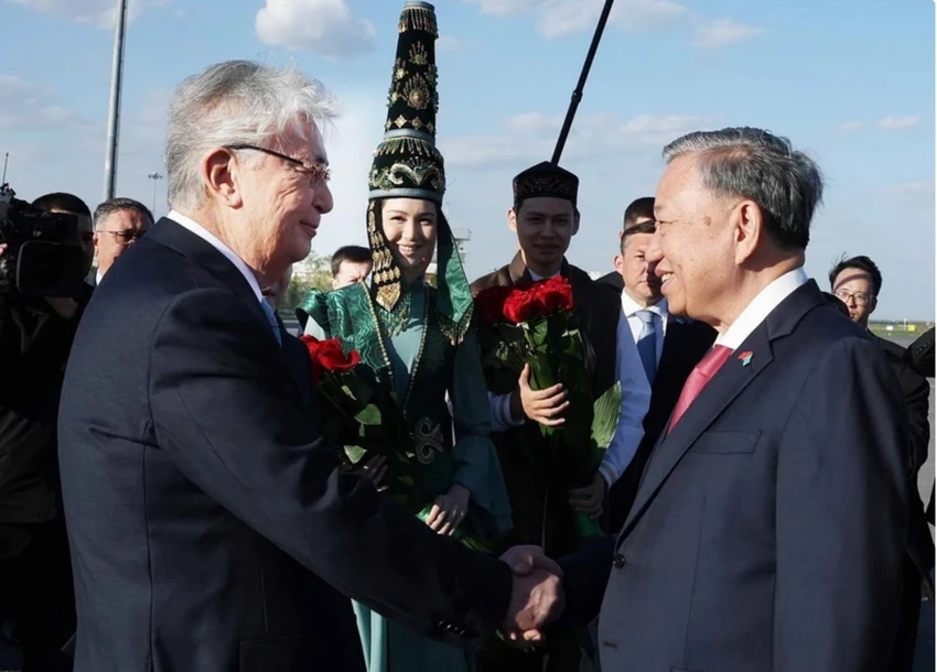 tong-bi-thu-to-lam-va-phu-nhan-bat-dau-tham-cap-nha-nuoc-cong-hoa-kazakhstan.jpg