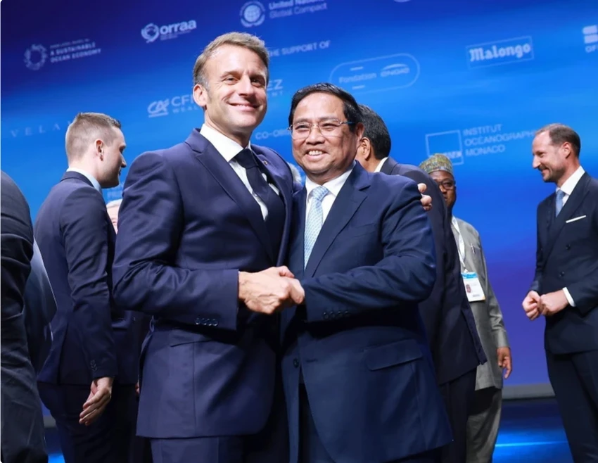 Thủ tướng Phạm Minh Chính hội kiến Tổng thống Pháp Emmanuel Macron