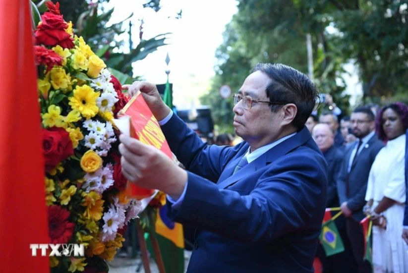 thu-tuong-pham-minh-chinh-dang-hoa-tai-bien-ky-niem-chu-tich-ho-chi-minh-o-brazil.jpg