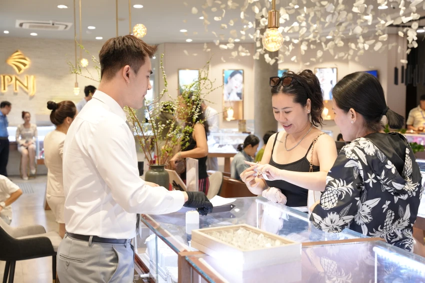Giá vàng miếng, vàng nhẫn SJC liên tục giảm