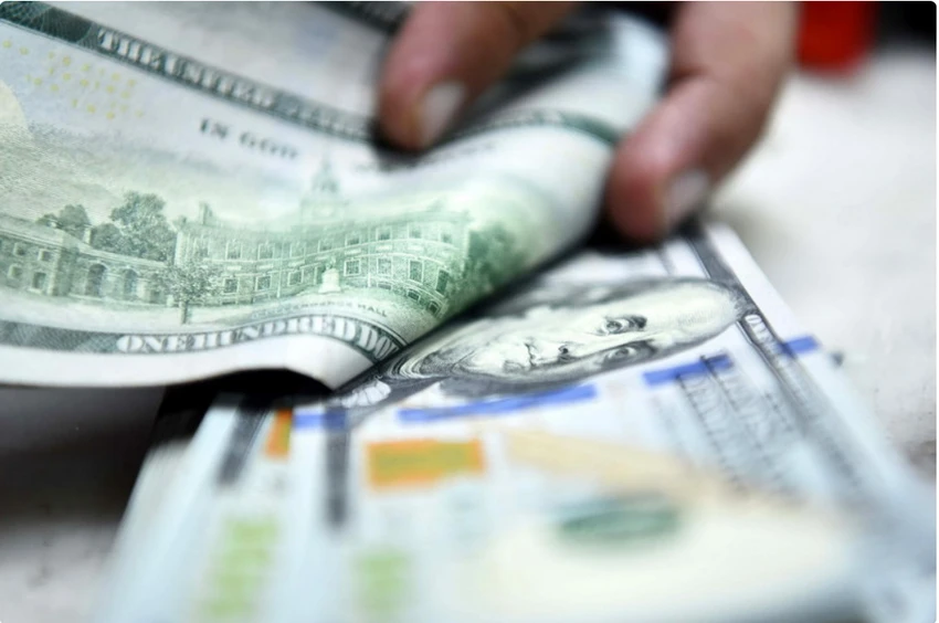 Đề xuất chuyển tiền ra nước ngoài từ 1.000USD sẽ phải báo cáo nhằm ngăn “chảy máu” ngoại tệ