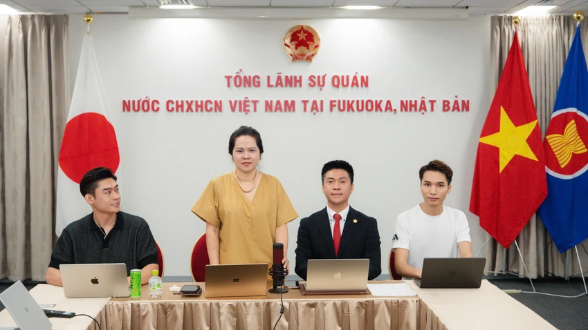 be-mac-khoa-tap-huan-phuong-phap-giang-day-tieng-viet-cho-tre-em-viet-nam-o-nuoc-ngoai.jpg