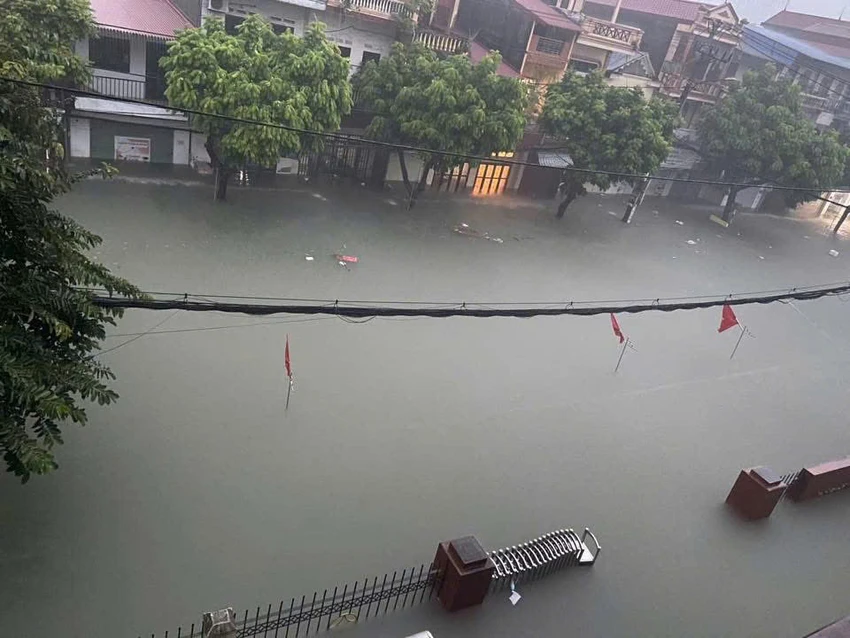 Mưa lớn không ngớt suốt nhiều giờ, Thái Nguyên ngập nặng ở nhiều nơi