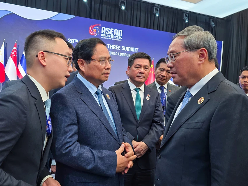 Thủ tướng Phạm Minh Chính gặp Thủ tướng Trung Quốc Lý Cường