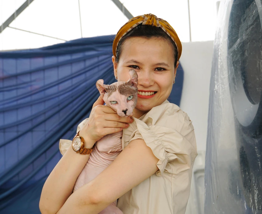 Nuôi nhiều mèo trong nhà nhưng chưa bao giờ gia đình chị phàn nàn về điều này, ngược lại tình yêu động vật cũng truyền đến những người thân khiến ai cũng có tình cảm đặc biệt với các bé. Nuôi nhiều mèo trong nhà nhưng chưa bao giờ gia đình chị phàn nàn về điều này, ngược lại tình yêu động vật cũng truyền đến những người thân khiến ai cũng có tình cảm đặc biệt với các bé.