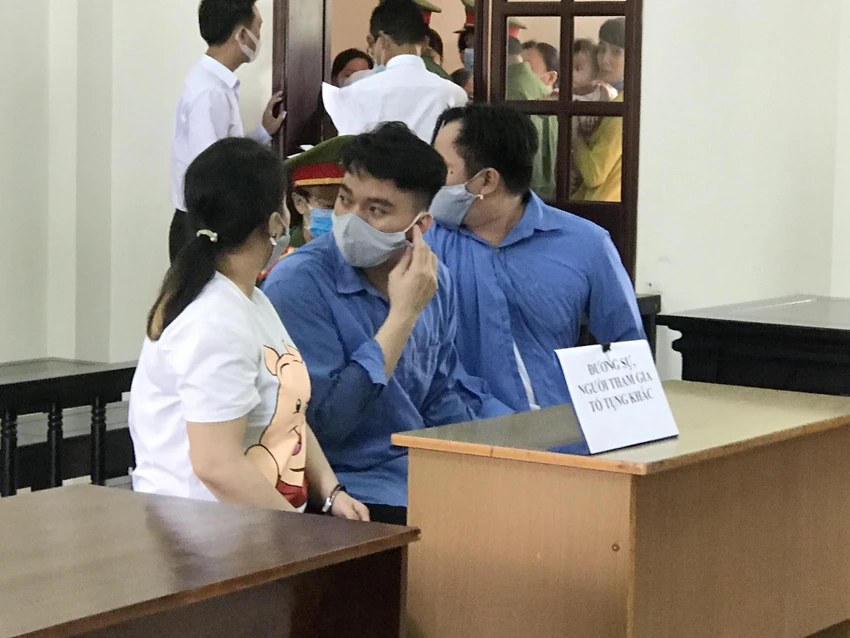 Bình Chánh: Xử 3 bị cáo tra tấn cô gái đến sảy thai ảnh 1 Bình Chánh: Xử 3 bị cáo tra tấn cô gái đến sảy thai ảnh 1