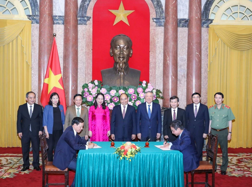 Ký Quy chế phối hợp giữa VPCTN và TAND Tối cao. Ảnh: VPCTN Ký Quy chế phối hợp giữa VPCTN và TAND Tối cao. Ảnh: VPCTN