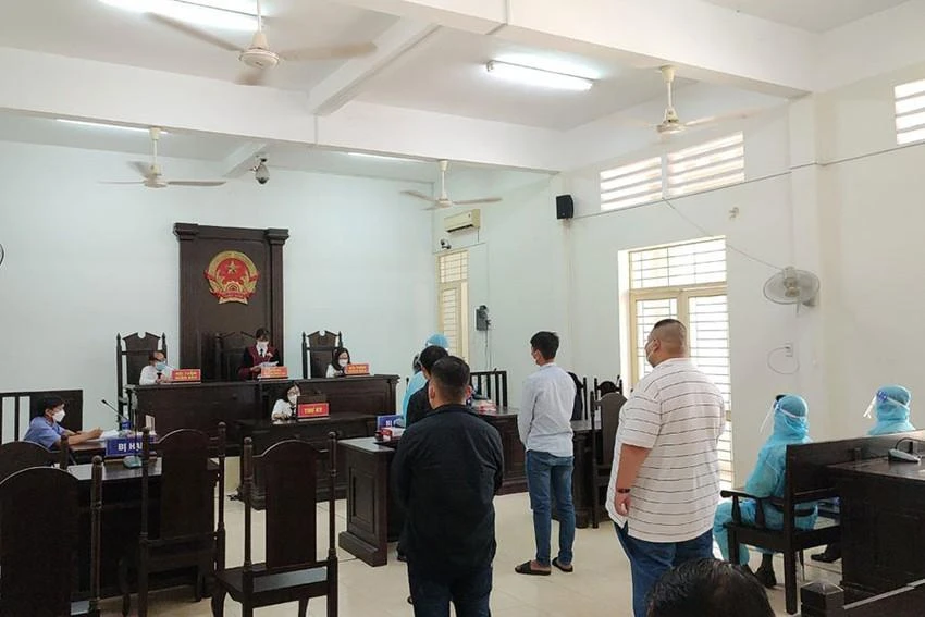 Các bị cáo tại phiên tòa sơ thẩm. Ảnh: THÀNH ĐẠT