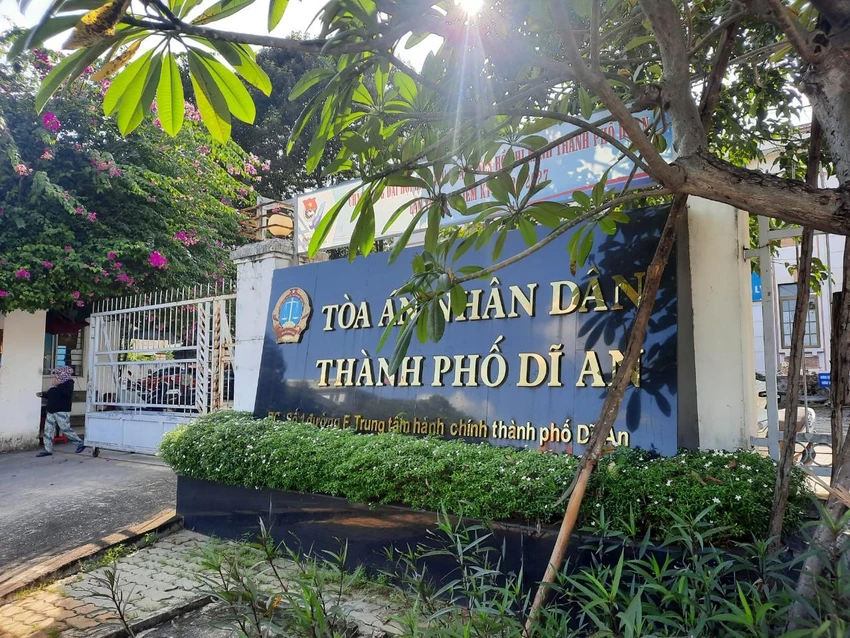 Vị thẩm phán chủ tọa đọc phần quyết định của bản án mà không đọc các phần khác trong phiên xử kín là đúng luật. Ảnh: MC Vị thẩm phán chủ tọa đọc phần quyết định của bản án mà không đọc các phần khác trong phiên xử kín là đúng luật. Ảnh: MC