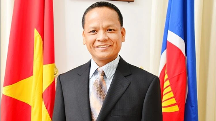Đại sứ Nguyễn Hồng Thao là ứng viên duy nhất đạt chuẩn chức danh GS ngành Luật học năm 2022. Ảnh: dangcongsan.vn