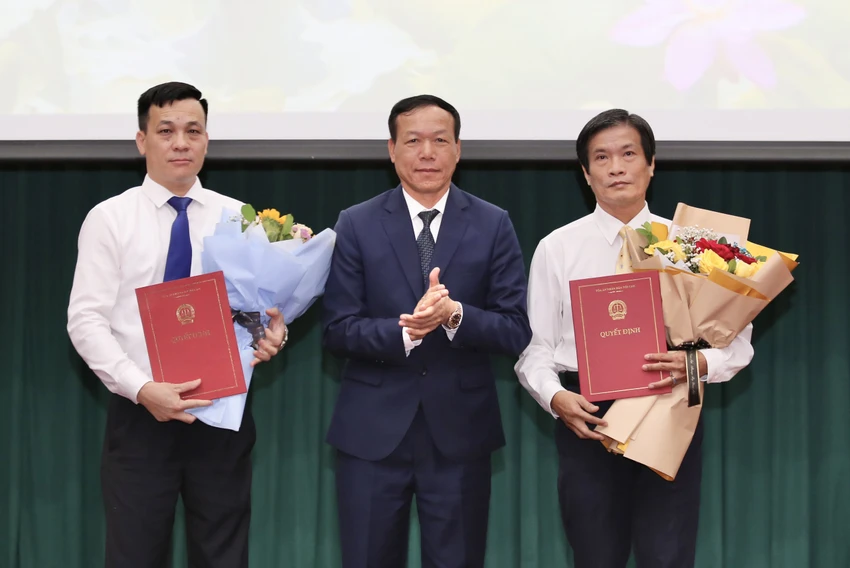 Tân Phó chánh án TAND Cấp cao tại TP.HCM Nguyễn Xuân Thiện (trái) và tân Phó chánh án TAND Cấp cao tại TP.HCM Phan Thanh Tùng. Ảnh: HOÀNG GIANG Tân Phó chánh án TAND Cấp cao tại TP.HCM Nguyễn Xuân Thiện (trái) và tân Phó chánh án TAND Cấp cao tại TP.HCM Phan Thanh Tùng. Ảnh: HOÀNG GIANG