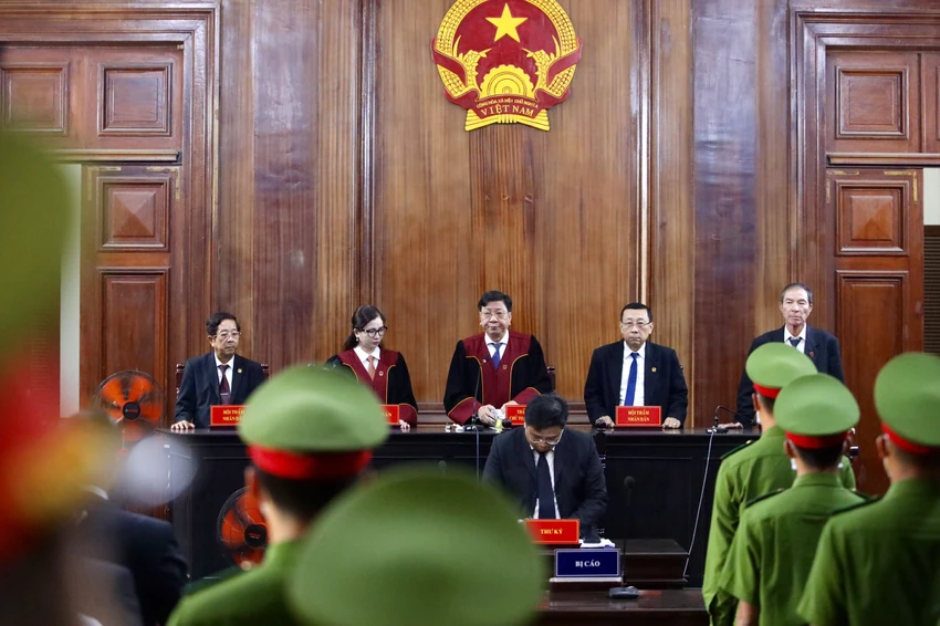 HĐXX tuyên án chiều 17-2. Ảnh: NGUYỆT NHI HĐXX tuyên án chiều 17-2. Ảnh: NGUYỆT NHI