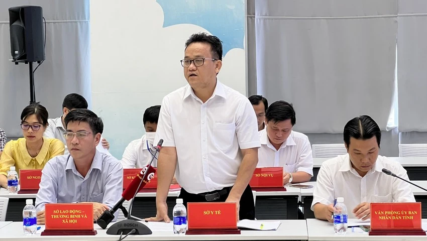 Ông Huỳnh Minh Chín mong muốn các bác sĩ được hưởng chế độ phải có trách nhiệm với ngành với người dân. Ảnh: LÊ ÁNH Ông Huỳnh Minh Chín mong muốn các bác sĩ được hưởng chế độ phải có trách nhiệm với ngành với người dân. Ảnh: LÊ ÁNH