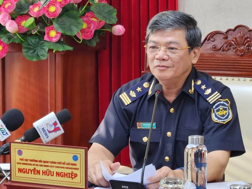 Ông Nguyễn Hữu Nghiệp, Phó Cục trưởng Cục Hải quan TP.HCM thông tin về vụ việc. Ảnh: TỰ SANG Ông Nguyễn Hữu Nghiệp, Phó Cục trưởng Cục Hải quan TP.HCM thông tin về vụ việc. Ảnh: TỰ SANG